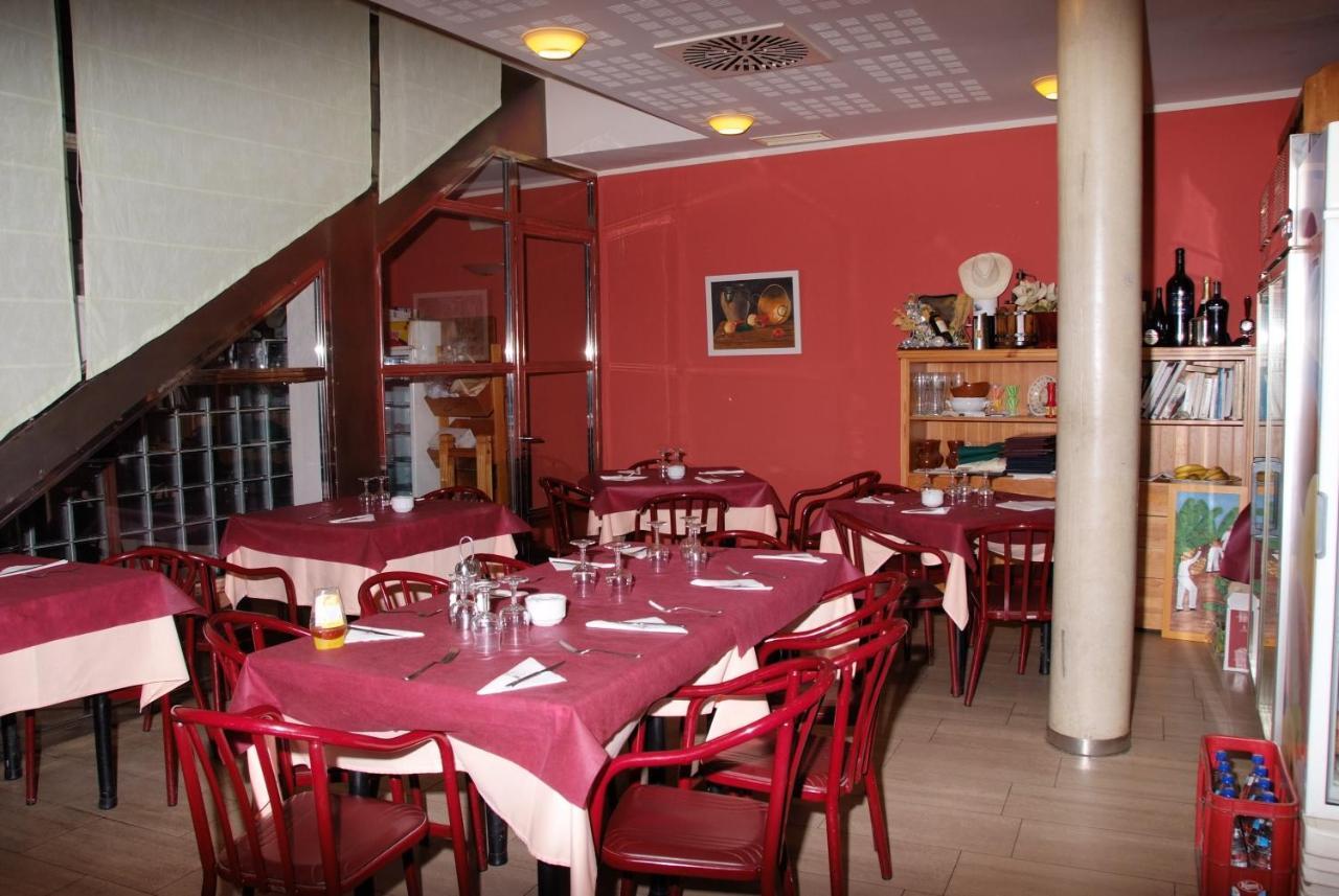 Hostal Restaurante Baraka Alagón Extérieur photo